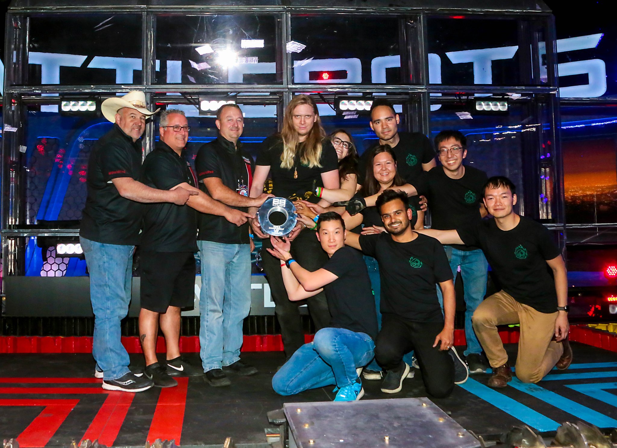 BattleBots on Twitter "Ladies, Gentlemen, and Robots, let's give a