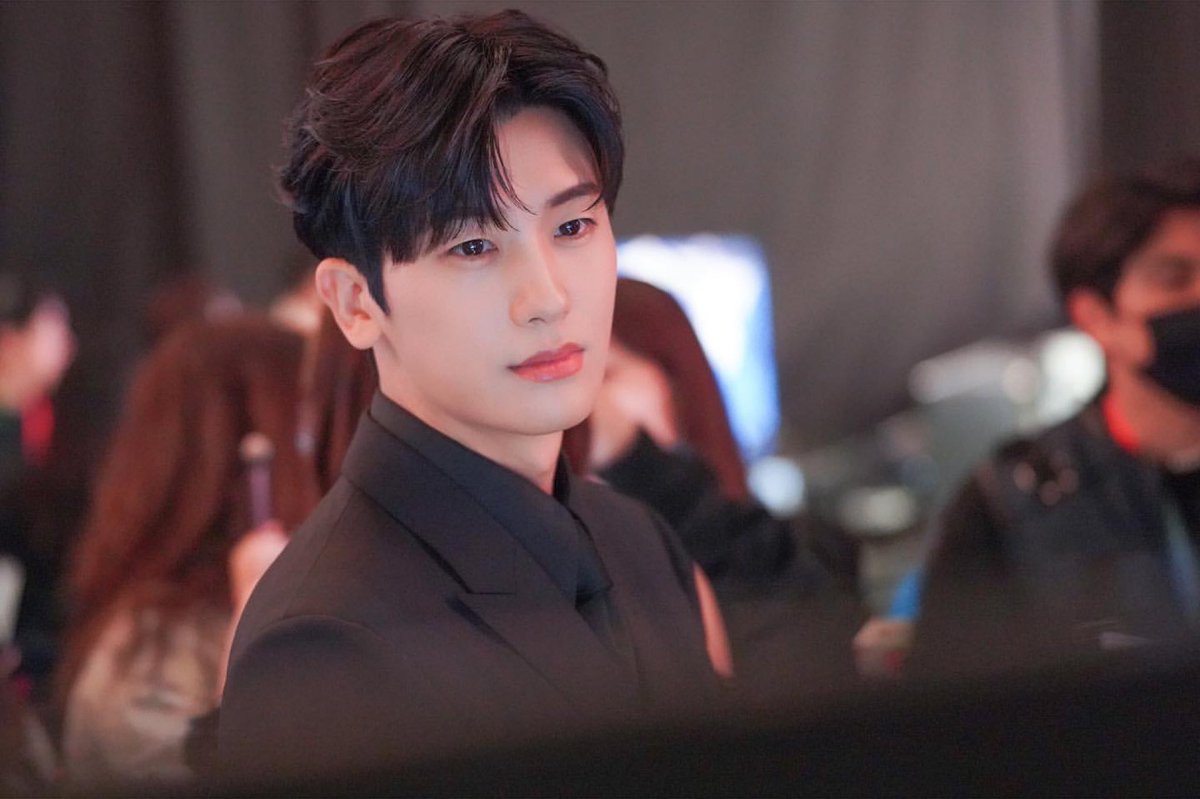 59th Baeksang Arts Awards Studio Backstage Behind Cut Revealed
⠀
The day when presented the Baeksang Arts Awards!
⠀
Do my eyes make your heart flutter just by looking at them? 👀
