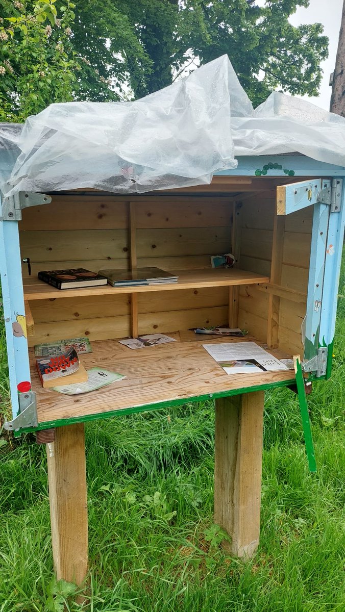 Very disappointed and saddened to see this volunteer book share box at Bashfordsland Wood #Carrickfergus vandalised, if you have any information please contact ⁦@PSNIMEADistrict⁩ or Crimestoppers