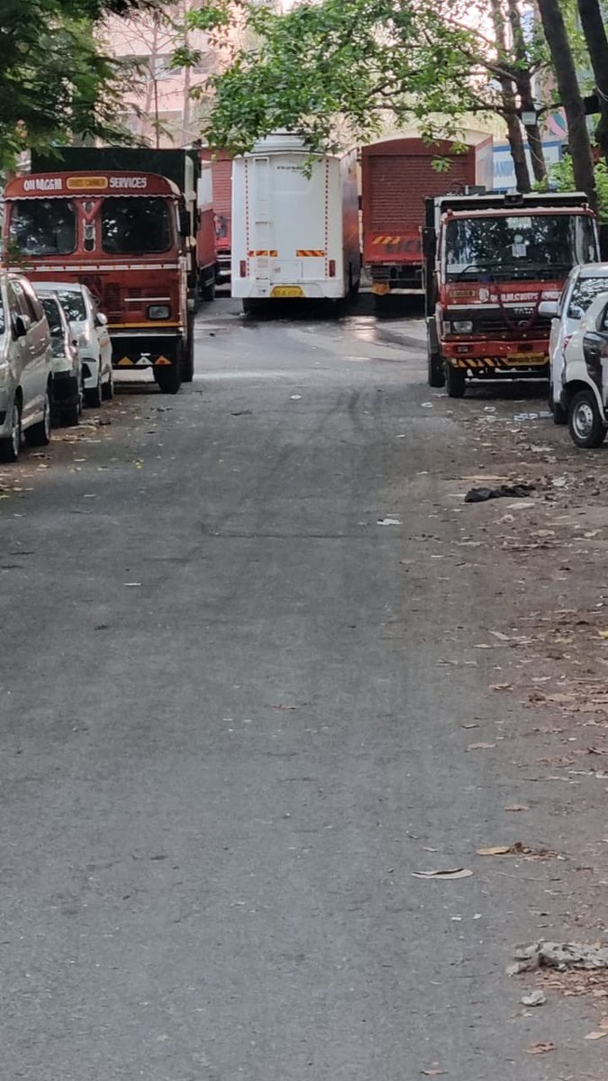 Anju0008's tweet photo. newly opened DP road Rammandir road Goregaon West has become parking lot for trucks and loo vans which are being used for illegal activities often. Exit point and society gates are blocked by garbage trucks. No action by police or MMRDA. https://t.co/j4a1zqaxfW
