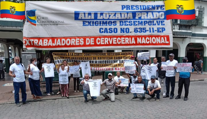 ex_cerveceria's tweet photo. #ALERTA El 90% de nuestros 15 años d lucha se ha concentrado en @CorteConstEcu q vulnera nstros DDHH al no resolvr c. prioritario 635-11-EP, mientras @cervecerian sigue gozando d nuestro dinero. 
@Alozpra @dsalazaca @AndradeqKarla @xacardenas @richard_ortizec https://t.co/CcHI6ZxD4k