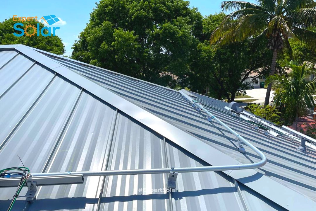 ExpertSolar1's tweet photo. Did you know Expert Solar can install on all types of roofs!?
For this weeks installation we used 25 panels at 405 watts...on a metal roof. 😉
#ExpertSolar 

#SolarEnergy #EnergiaSolar #SolarInstallation #Roofs #Florida #SolarInstalls #SaveMoney #FloridaHomes #Summer #Roofing https://t.co/jZZF4fYtNG