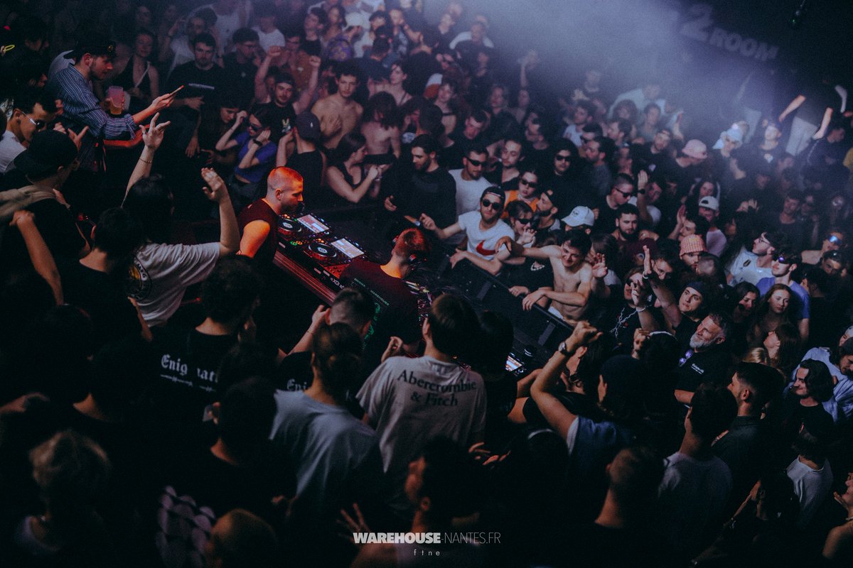fouchetheo's tweet photo. Il y a à peine une semaine, j'allais mixer en Room 1 de mon club de cœur le @warehousenantes pour mes 25 ans !
Une expérience vraiment incroyable c'était tellement magique comme moment ❤️✨ https://t.co/9OkOLPnlet