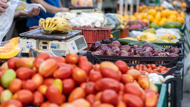 cakers74's tweet photo. April PCE data: Consumers resilient in face of #inflation, dipping into savings for spending. @DianeSwonk warns, "Lack of caution by consumers is a red flag for the Fed, which has been attempting to get demand to slow to cool inflationary pressures.” https://t.co/iFzQrK1kvW https://t.co/X9OxiqUMcW
