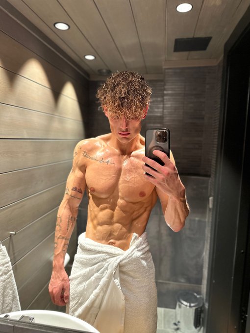My body after sauna 🥵🔥  New content uploaded ! Link in bio 😈 https://t.co/9gPkW4F3Du<a href="/tag/fitness"class="tags"><span>#fitness</span></a><a href="/tag/personaltraining"class="tags"><span>#personaltraining</span></a><a href="/tag/staytuned"class="tags"><span>#staytuned</span></a>