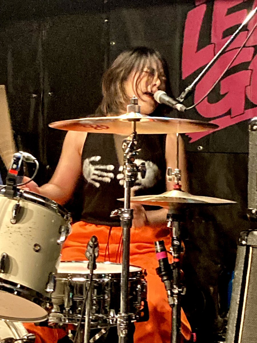 760Mugitar's tweet image. ちょっとお久しぶりのレッツゴーズ。
COCOちゃんオリジナルのレゲェマスター、なんか音が良くなってる気がした。このギターに熟れてきたんだろね。良いバンド。
#LetsGos #レッツゴーズ #難波Mele 
#Meleのグッズかわいい