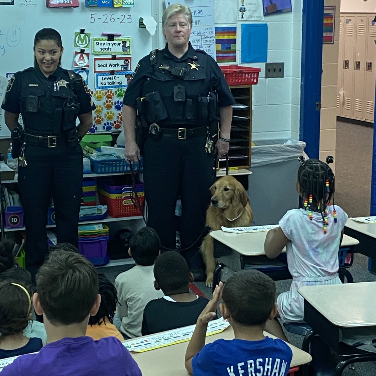 jencampen's tweet image. Future Ready Friday is off to a terrific start @LongwoodElement !  Lions are learning about a number of careers &amp;amp; colleges today &amp;amp; wearing something to represent their future plans! 🍎🦁 #futureready204  @ipsd204