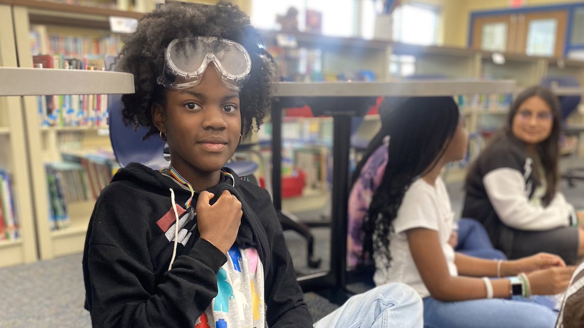 jencampen's tweet image. Future Ready Friday is off to a terrific start @LongwoodElement !  Lions are learning about a number of careers &amp;amp; colleges today &amp;amp; wearing something to represent their future plans! 🍎🦁 #futureready204  @ipsd204