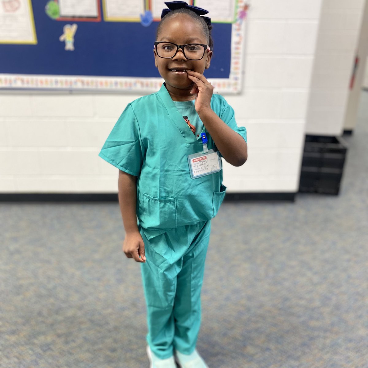 jencampen's tweet image. Future Ready Friday is off to a terrific start @LongwoodElement !  Lions are learning about a number of careers &amp;amp; colleges today &amp;amp; wearing something to represent their future plans! 🍎🦁 #futureready204  @ipsd204