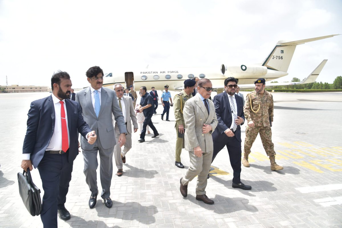 KamranTessoriPk's tweet photo. Received Prime Minister Shahbaz Sharif  at Faisal base and drove his vehicle for the events https://t.co/pyOHyhCTYp