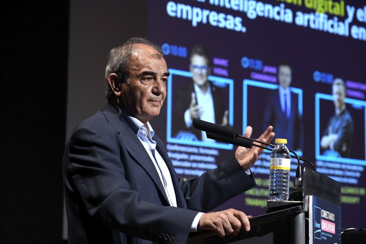 ucomur's tweet photo. 👏Apasionantes jornadas las que concluimos hoy y en las que hemos podido ahondar, de mano de grandes expertos, en:

🔹#InteligenciaArtificial
🔹Análisis de datos y robotización de procesos
🔹#RealidadVirtual y #RealidadAumentada

📢¡El futuro ya está aquí!

#UcomurConecta https://t.co/Rf7IwqSHV5