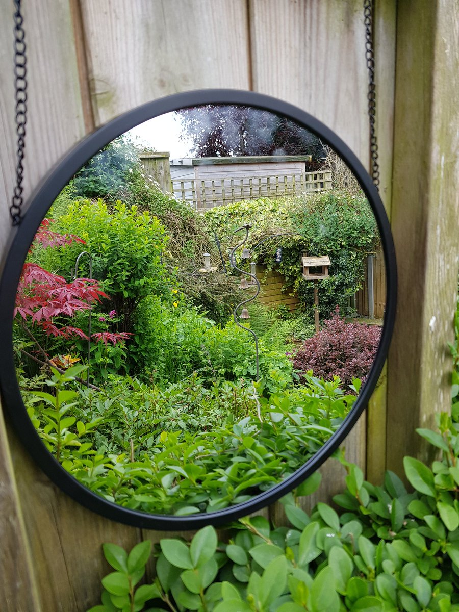 kendie's tweet image. One of my garden mirrors got smashed back in February... could be what has caused my run of bad things over the last few months. Been on the look out for a mirror to replace it and found the perfect one in #Dunelm yesterday and with 20% off, so a bargain at £4.80! #mygarden