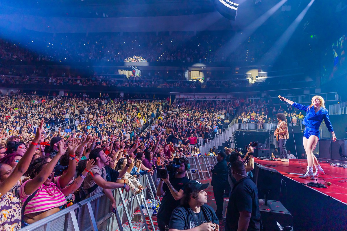 Still not over all the butterflies🦋 Thank you @paramore for an electric sold-out show! 05.25.23 | 📸: @photorushin