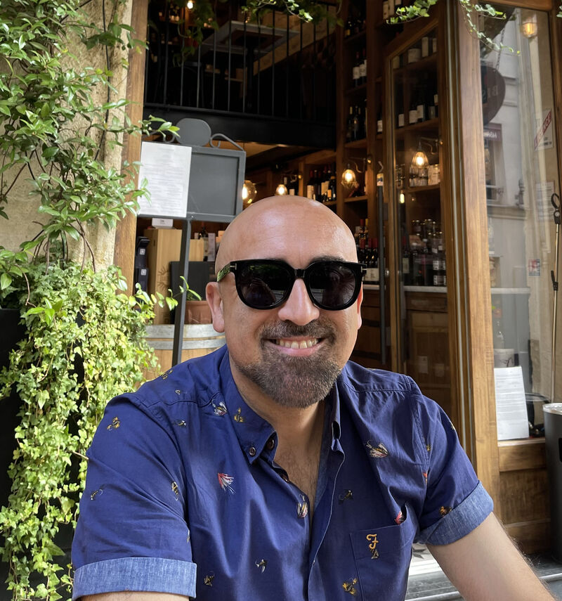 Here's to a Happy Friday, and another bank holiday is upon us 🙌 We are thankful for having an amazing team smashing it and taking care of things 😁 Here's a wonderful photo of Tony to illustrate the good times rolling!

#BraveAgency #Teamwork #ClientSuccess #marketingagency