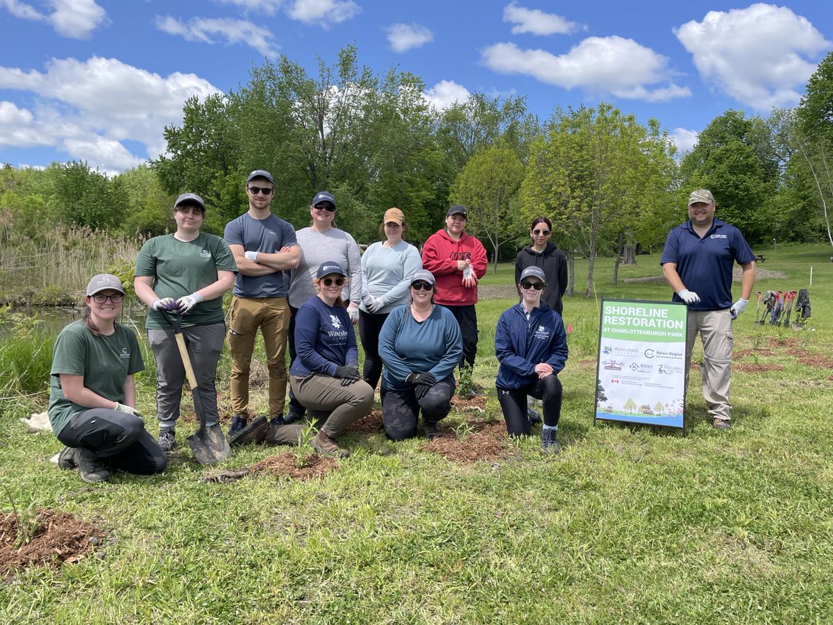 raisinregion's tweet photo. Yesterday we partnered with @WatershedsC and the Mohawk Council of Akwesasne at RRCA's Charlottenburgh Park for a shoreline restoration planting through the #NaturalEdge program! The 270 native trees and wildflowers will enhance fish and wildlife habitat. https://t.co/8lu4PgqaXg