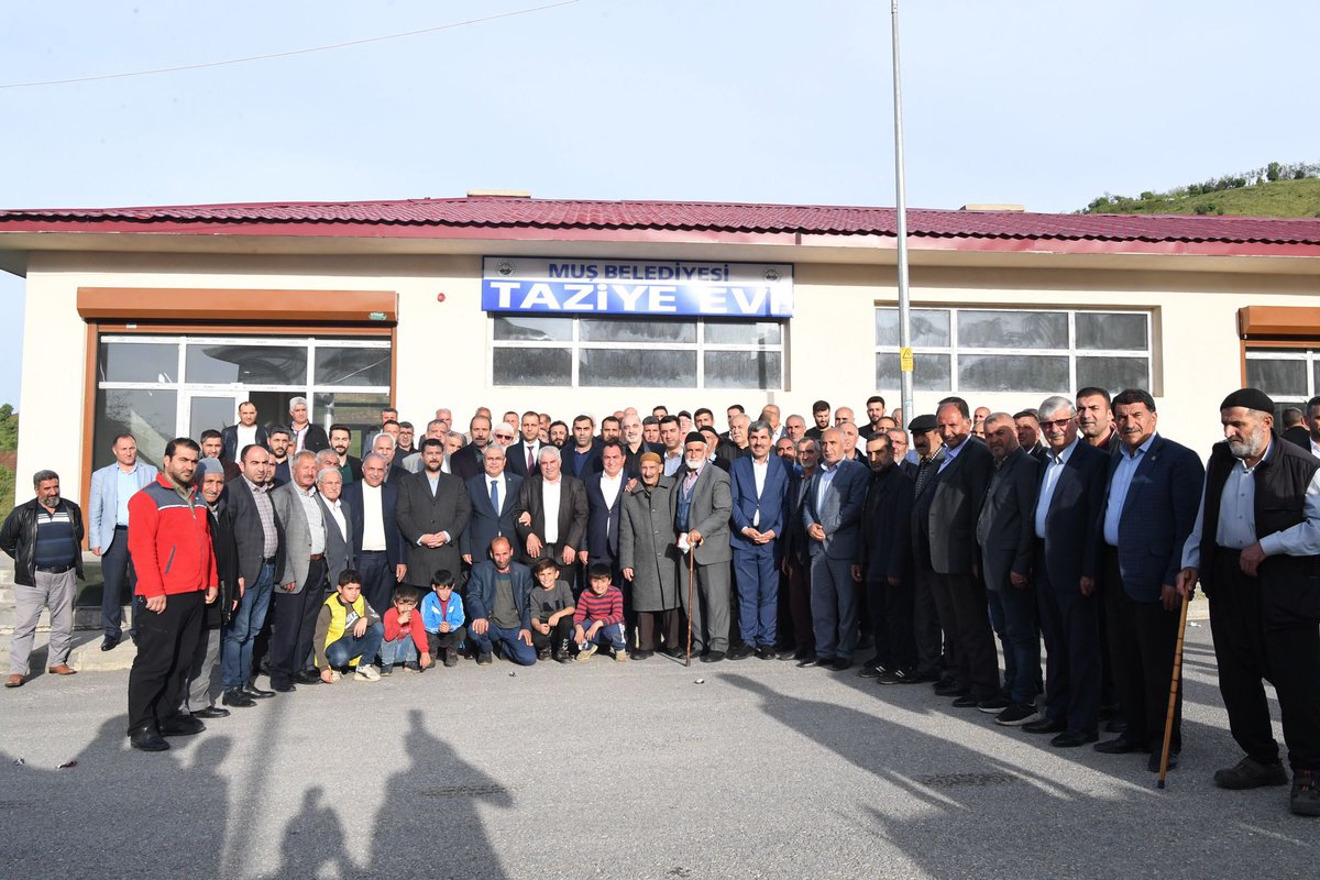 Valimiz Doç. Dr. Sayın İlker Gündüzöz, Belediye Başkanımız Sayın Feyat Asya ve İl Başkanımız Sayın Melik Emre ile birlikte ‘Halk Buluşmaları’ programı kapsamında Kale Mahallesinin kıymetli sakinleriyle bir araya geldik. Yoğun katılım gösteren tüm hemşehrilerimize teşekkür ederiz.