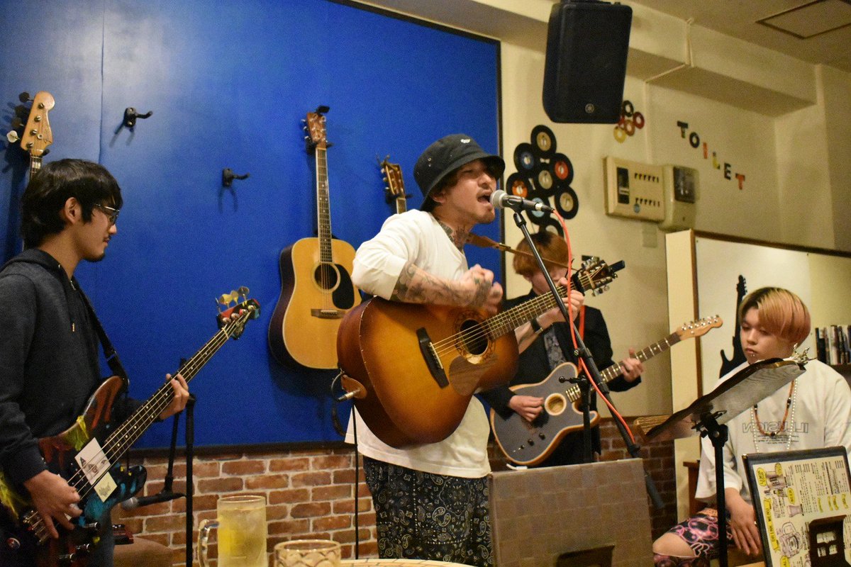 tanaxile731's tweet photo. 5/26(金)のライブ
福島おと楽キッチン8341
おと楽キッチン8341ライブ

#あお(aohayate)🎸(宮城)
#Hassy🎸 &amp; #RatFinks🎸🥁
#8341🎸
#武内正陽🎸(長崎)
(敬称略)

初8341ライブ&amp;カレー🍛
お耳&amp;お腹がいっぱい😊
楽しいライブでした！ https://t.co/Z4LHSmQEnj