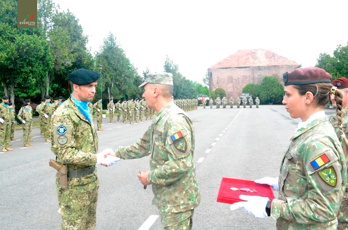 Exercito_pt's tweet photo. A 2.ª Força Nacional Destacada na Roménia, no âmbito das "enhanced Vigilance Activities" da @NATO , realizou a Cerimónia de Transferência de Autoridade para a 3.ª Força Nacional Destacada para aquele Teatro de Operações.🇵🇹🇷🇴
➡️https://t.co/3dV4NBXbu0
#ExércitoPortuguês #2FNDROU https://t.co/lrZm0CeT4O