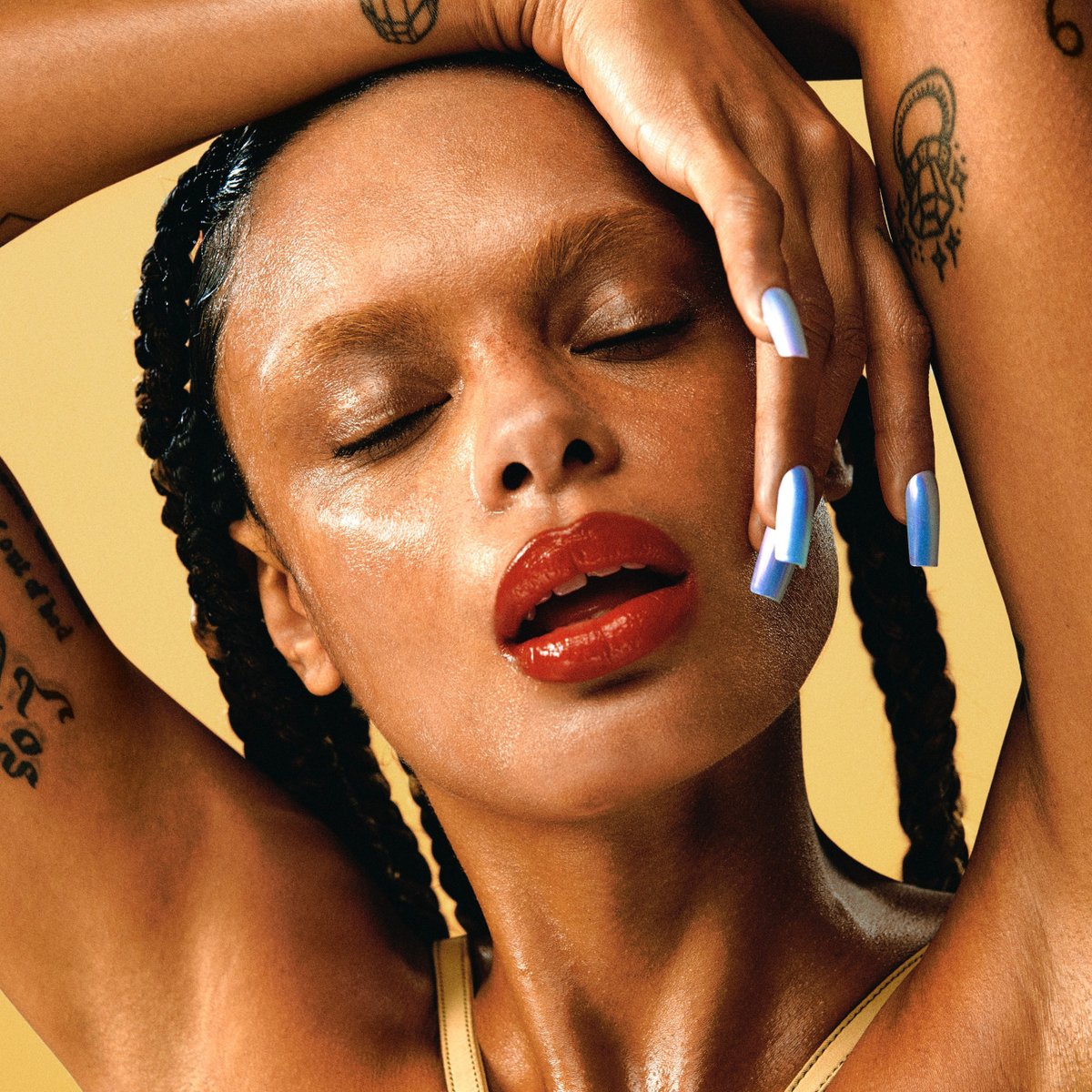 flannelsfashion's tweet image. Dewy skin giving us that healthy glow ✨

Shop all things dewy skin now 💋: bit.ly/42bwZV4 

#DewySkin #SummerGlow #SummerDew #BeautyTrends