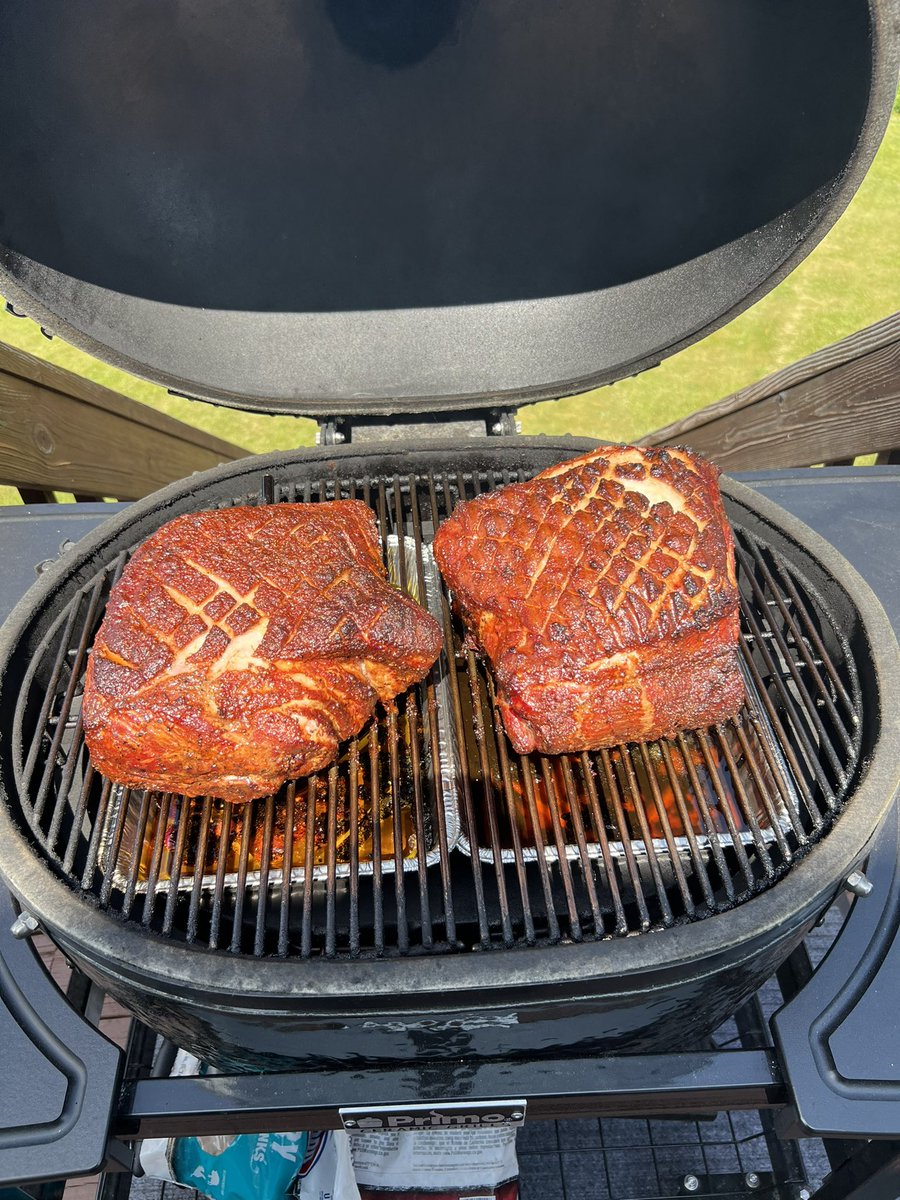 Huge #MemorialDayWeekend party tomorrow, and I received another pulled pork request. So pull my pork I shall. 🇺🇸🤘🏼