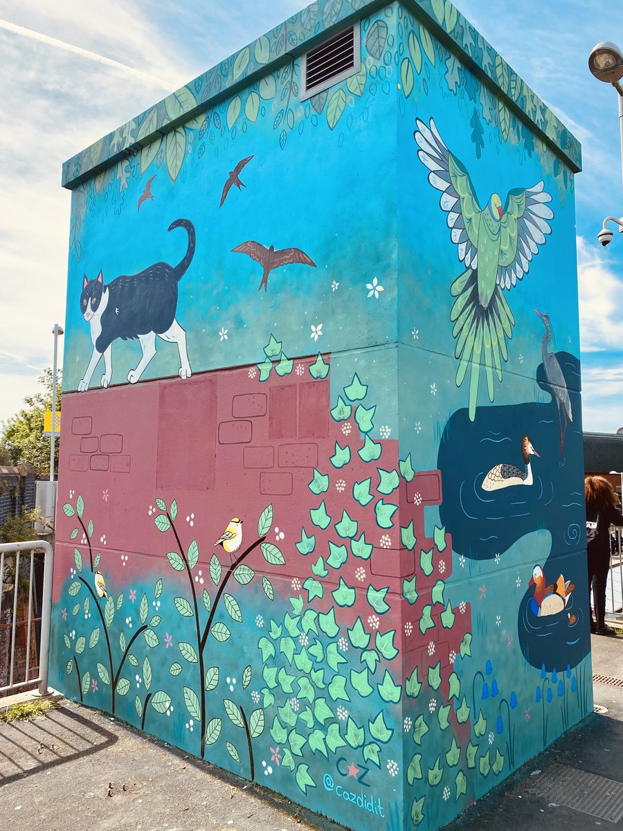 ManCityCouncil's tweet image. Wonderful to see the new mural by @missdalys at Chorlton tram stop brightening up the daily commute. 🚋

Now we're excited for the bank holiday! 🌞

And is that Batman we see patrolling the walls? 🐱

@MCRMetrolink 
@OfficialTfGM 
@MCCChorlton 
#Chorlton
#BankHoliday