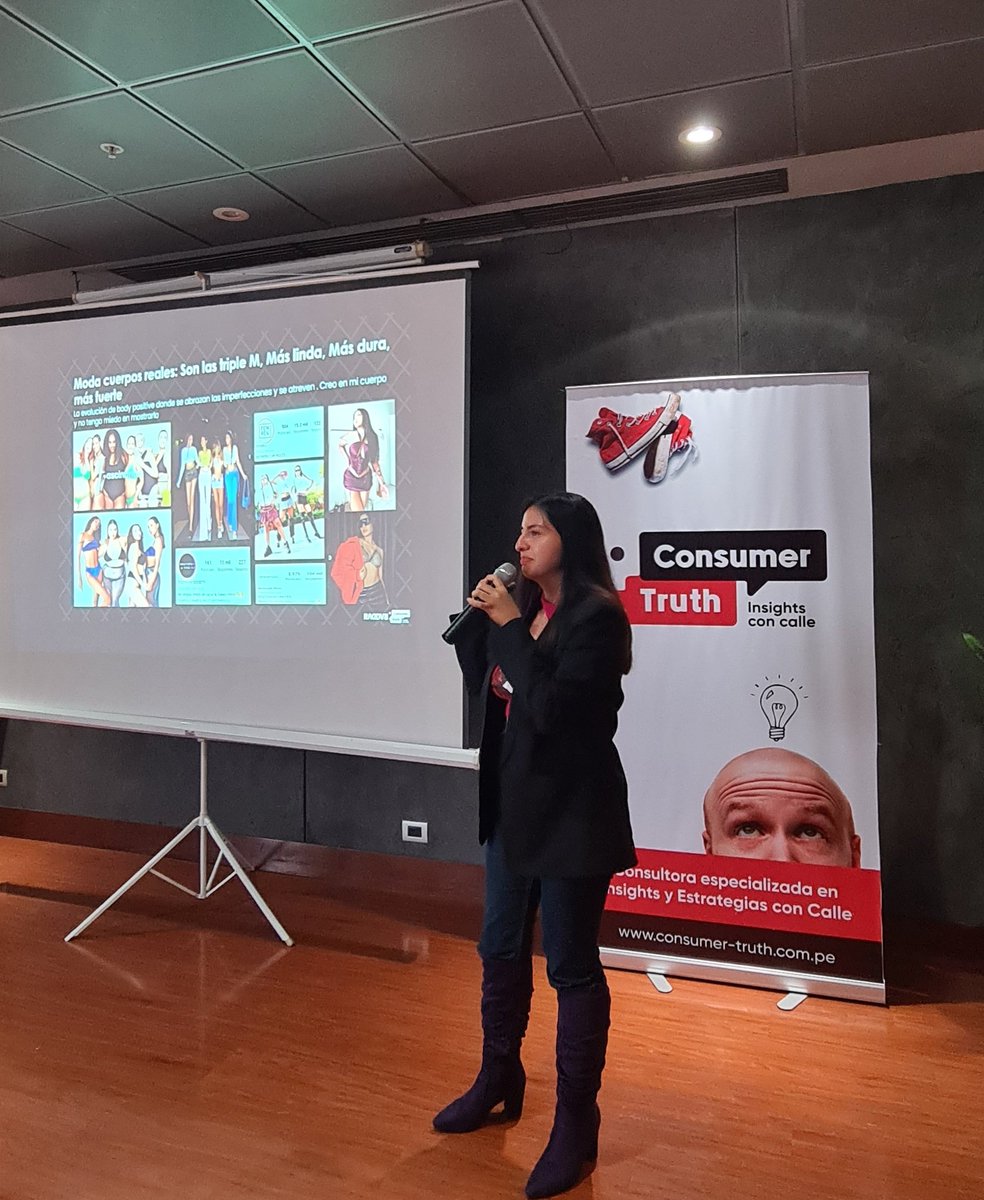 cristinaq's tweet image. "Nuestros cuerpos reales: somos la Triple M, más linda, más dura y más fuerte" La revolución del Body Positive donde se abrazan las imperfecciines. "creo en mi cuerpo y no tengo miedo en mostrarlo" Karen Davila insighter de @consumer_truth en #HackatonMODA compartiendo #Insights