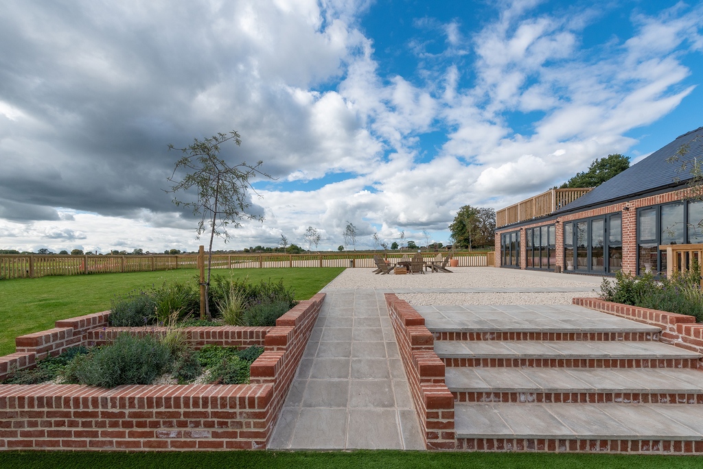 A beautiful garden to let the kids run wild in.. or adults, we're not the judge 🤪🌿
.
.
.
#OutdoorAdventure #GetOutside #OutdoorLovers #UKAdventure #HesdinAdventure #FamilyVacation #MiniAdventures #TravelDiaries #FamilyDayOut #UKHolidayHomes #GreatBritishHoliday