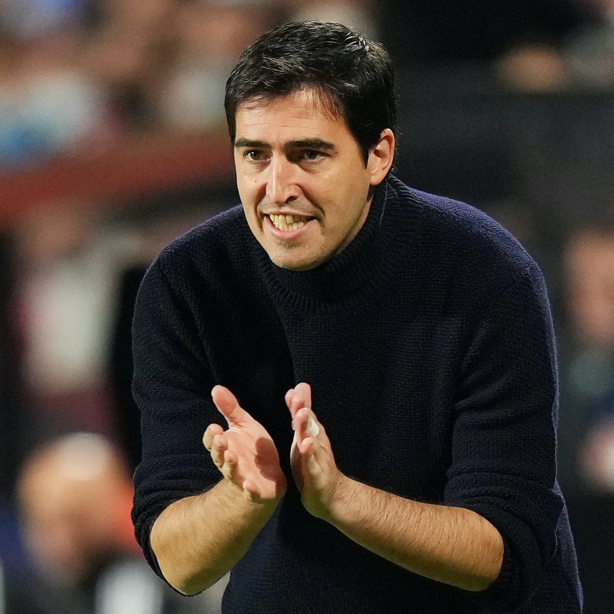 Andoni Iraola le ha comunicado al #Rayo que dejará el club al final de temporada. Era el elegido por el #SevillaFC antes de que Monseñor Mendilibar hiciese el milagro del siglo. 

¿A quién prefieres para el banquillo del #SevillaFC en 2023/24?

🔁 Mendilibar
❤️ Iraola