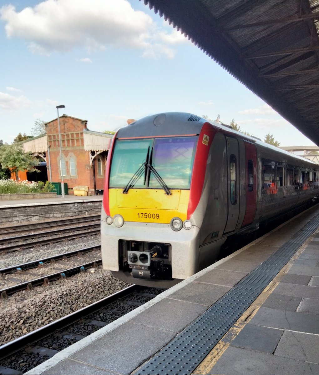 Harrod15S's tweet image. A few TfW units whilst at Hereford station Saturday evening (20/05/23) 158822 / 175011 and our ride up the Welsh Marches line to Shrewsbury 175009, the 175 might not be the best looking train but the inside and ride was very nice
#class175 #class158 #trains #TFW #Hereford