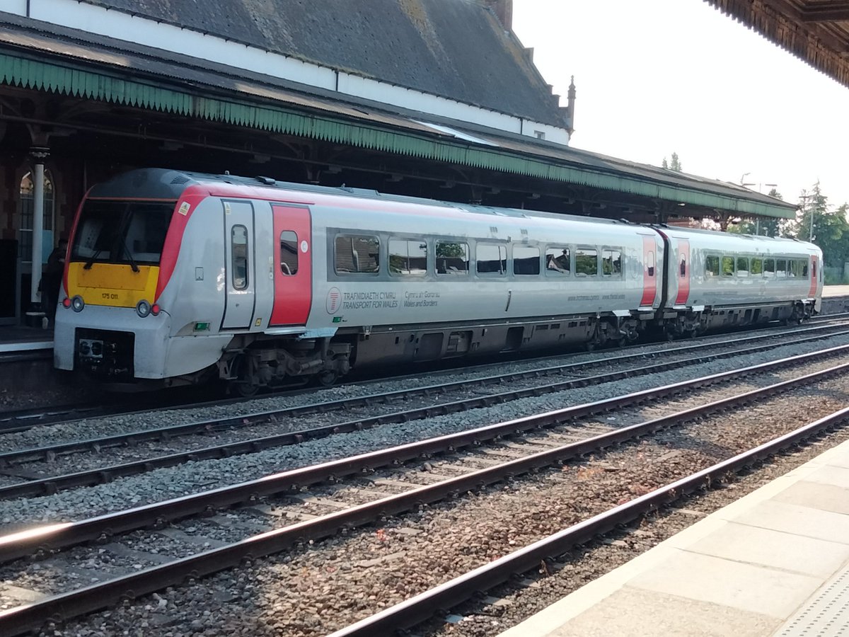 Harrod15S's tweet image. A few TfW units whilst at Hereford station Saturday evening (20/05/23) 158822 / 175011 and our ride up the Welsh Marches line to Shrewsbury 175009, the 175 might not be the best looking train but the inside and ride was very nice
#class175 #class158 #trains #TFW #Hereford