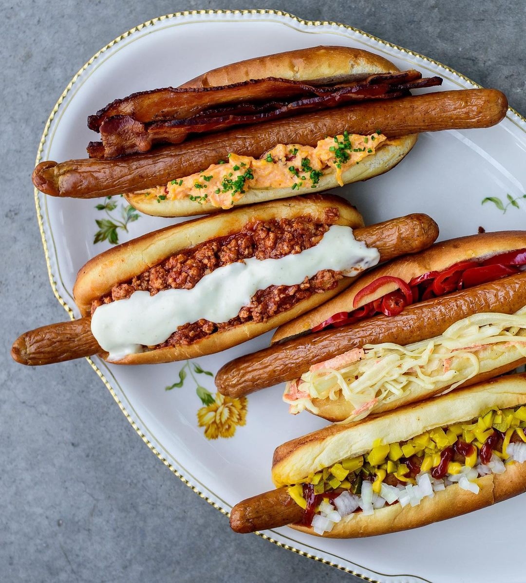 Memorial Day Plans? Plan on lunch with @st.anselm_dc! 🇺🇸🎶🌭 Feast on St. Anselm-style hotdogs, loaded with all the works, cocktails made with new single barrel bourbon and live bluegrass music by @dunlapandmabe. Book your lunch reservation now: bit.ly/3MWivE5
