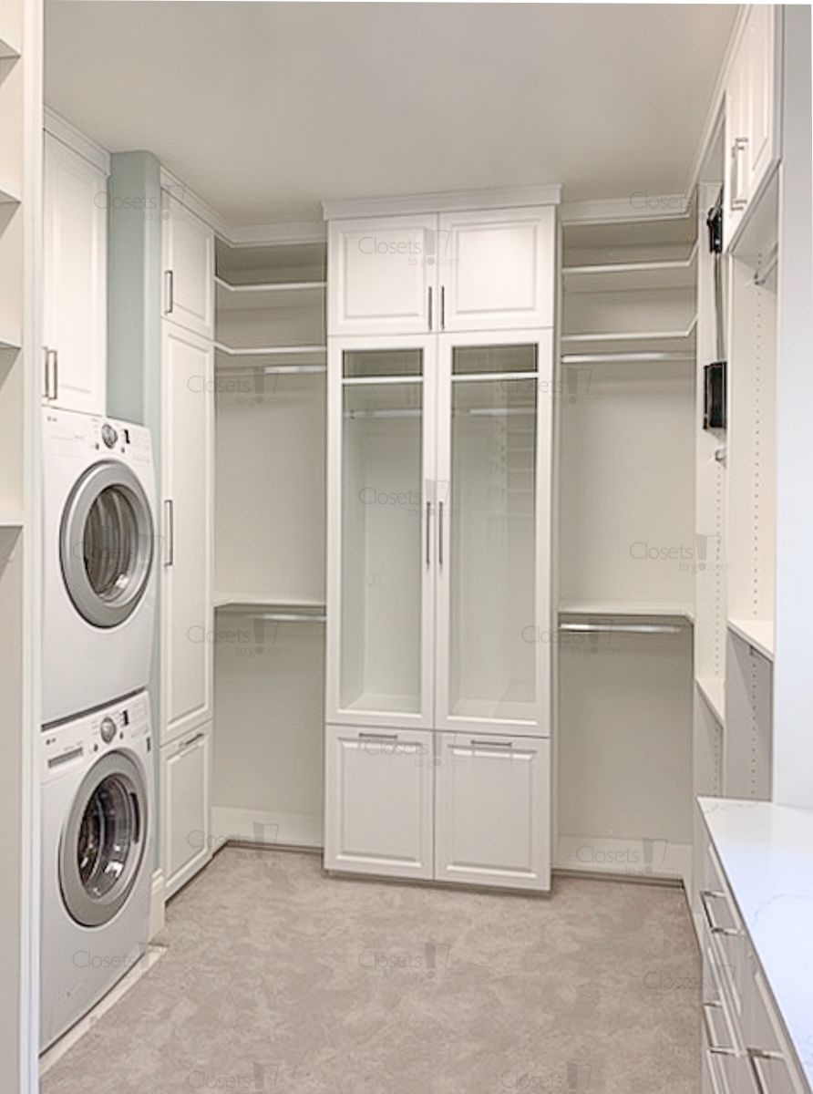 ClosetsToGo's tweet image. Lugging laundry up and down the steps is a thing of the past with this walk in closet organizer - features a built-in washer and dryer for ultimate convenience. The pull down hanging rods add another layer of comfort in this perfectly tailored space.  

closetstogo.com/request-design…