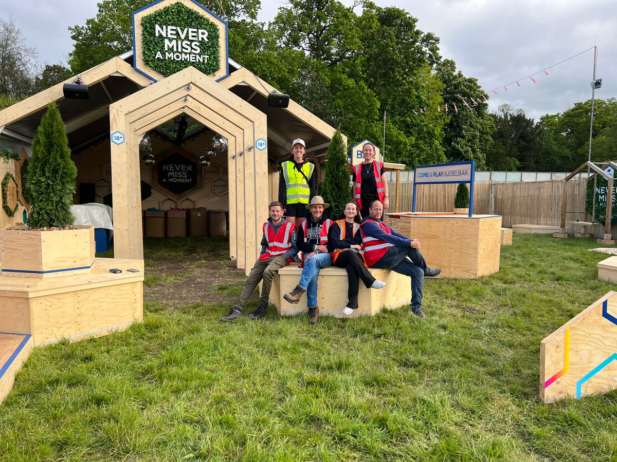 Hi Vis on, Events team looking good, let #CreamfieldsSouth begin. Festival season 2023, we are ready for you.
#festivals
#experientialagency
#upstartideas