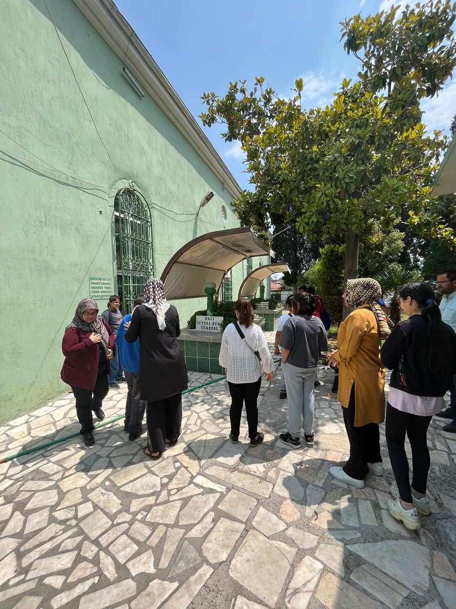 ÇEDES Projesi kapsamında okulumuz kayıt bölgesindeki tarihi Hacı Zeynel Camiini öğrencilerimizle ziyaret ettik.Cami imamı Mustafa hocamız cami tarihi ve Hacı Zeynel Efendi ile ilgili öğrencilerimize ve velilerimize bilgiler verdi.
<a href="/mdikici45/">Mustafa Dikici</a>
<a href="/mehmett_olmez/">Mehmet Ölmez</a>
<a href="/il_mem_45/">Manisa İl Millî Eğitim Müdürlüğü</a>
<a href="/argemanisa/">AR-GE Manisa</a>