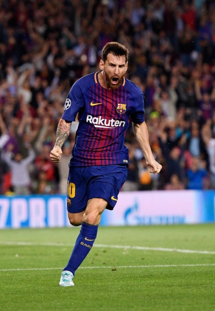 Messi en 2018 :

• 54 matchs.
• 51 buts (le plus).
• 26 passes dé (le plus).
• 3 trophées (le plus).
• 4 récompenses individuelles (le plus).

Classement au Ballon d'or : 5ème.

Et dire que certains pensent que Messi est le chouchou des journalistes.