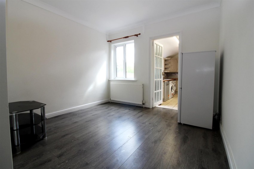 🎉SUCESSFULLY LET IN RECTORY ROAD CAVERSHAM 🎉 Well done to our team for letting/selling this three bedroom victorian terrace! Thinking of renting/selling your property? Let us know & we will be there to help! 📞01189484040📞 buff.ly/3qePtqJ #proudguildmember