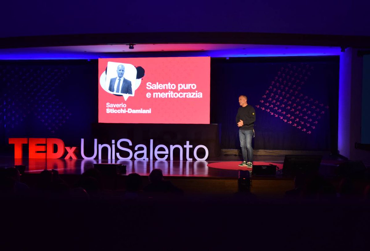 Ore 18:10

Sale sul palco di #tedxunisalento: Saverio Sticchi-Damiani che ci informerà sull’imprenditoria pugliese legata allo sport.

#interяeazione