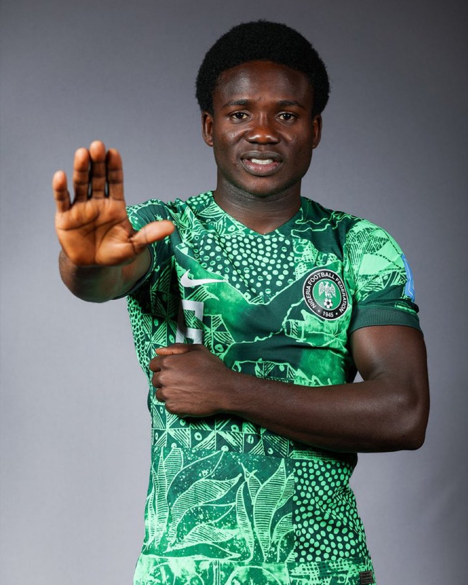 😳🇳🇬 Daniel Bameyi, capitán de Nigeria en el Mundial Sub-20, fue inscripto en la FIFA como jugador del Yum Yum FC, un club que ¡NO EXISTE!

Cuentan que lo inventó el propio jugador para formar parte de su selección… ❌