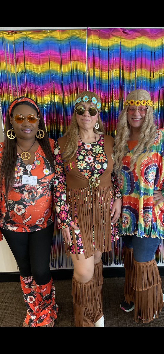WestportPlaceHC's tweet photo. We are having some 60's fun here at Westport Place!!! The "Manual Melodies" came and sang for our residents and they were amazing!!! Residents and staff were throwing it back in their 60's outfits! ✌️
#TrilogyThemeWeeks
#DancingthroughtheDecades https://t.co/Q4kzw5EnWN