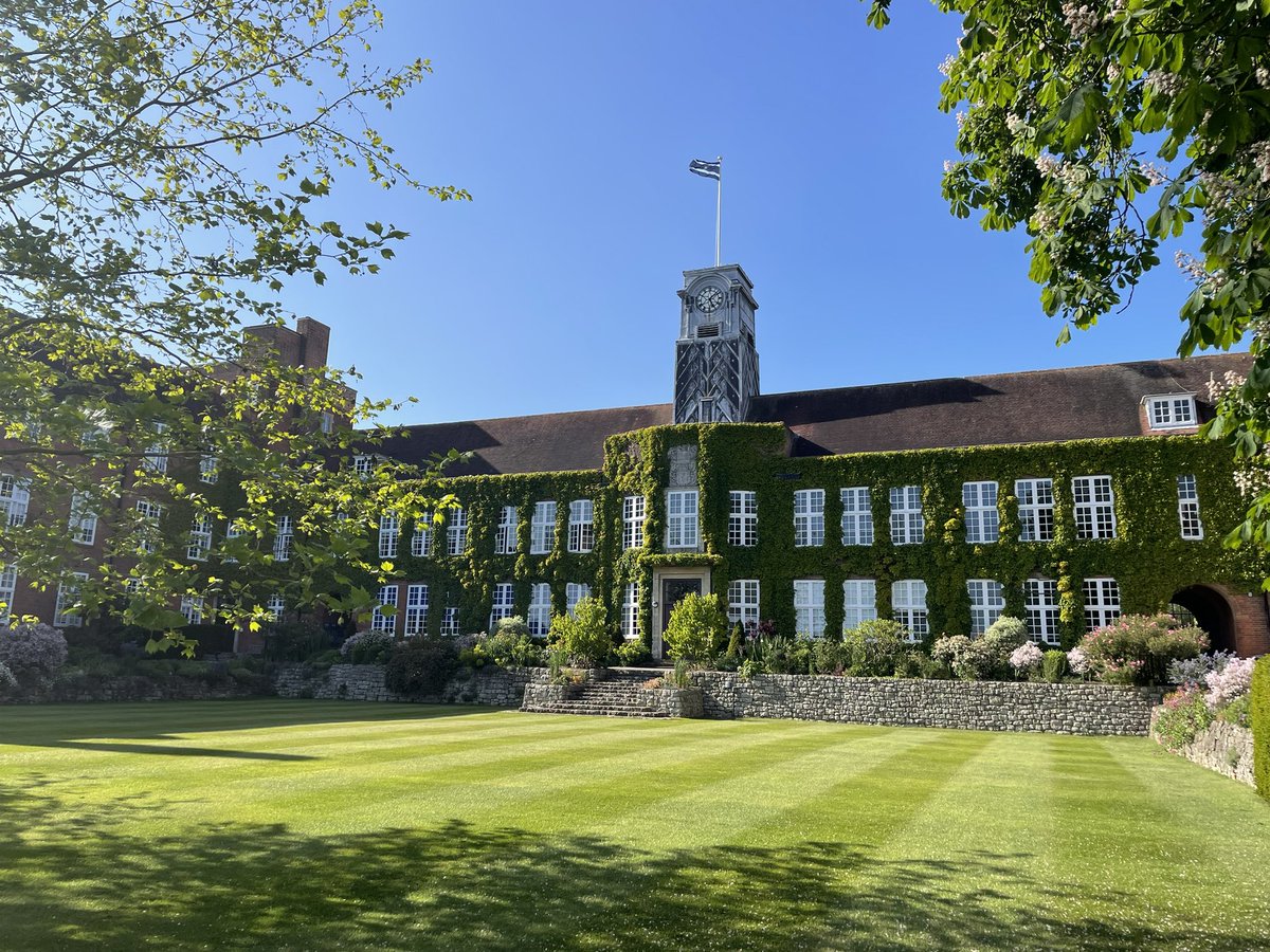 SVS_Headmaster's tweet photo. A gorgeous evening to lead us into half term @SVS_News https://t.co/s8VqL1ZBZP