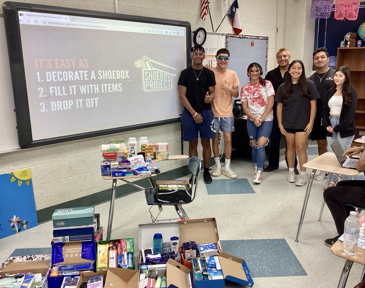 SSAISDssahs's tweet photo. South San Antonio High School students in Mr. Carrisalez's History class participated in the @UnitedWaySATX Shoebox Project. Students collected toiletries to donate to different non-profit organizations in San Antonio. #BobcatFamily #shoeboxproject #PawsUp https://t.co/NPW3wrP6e3