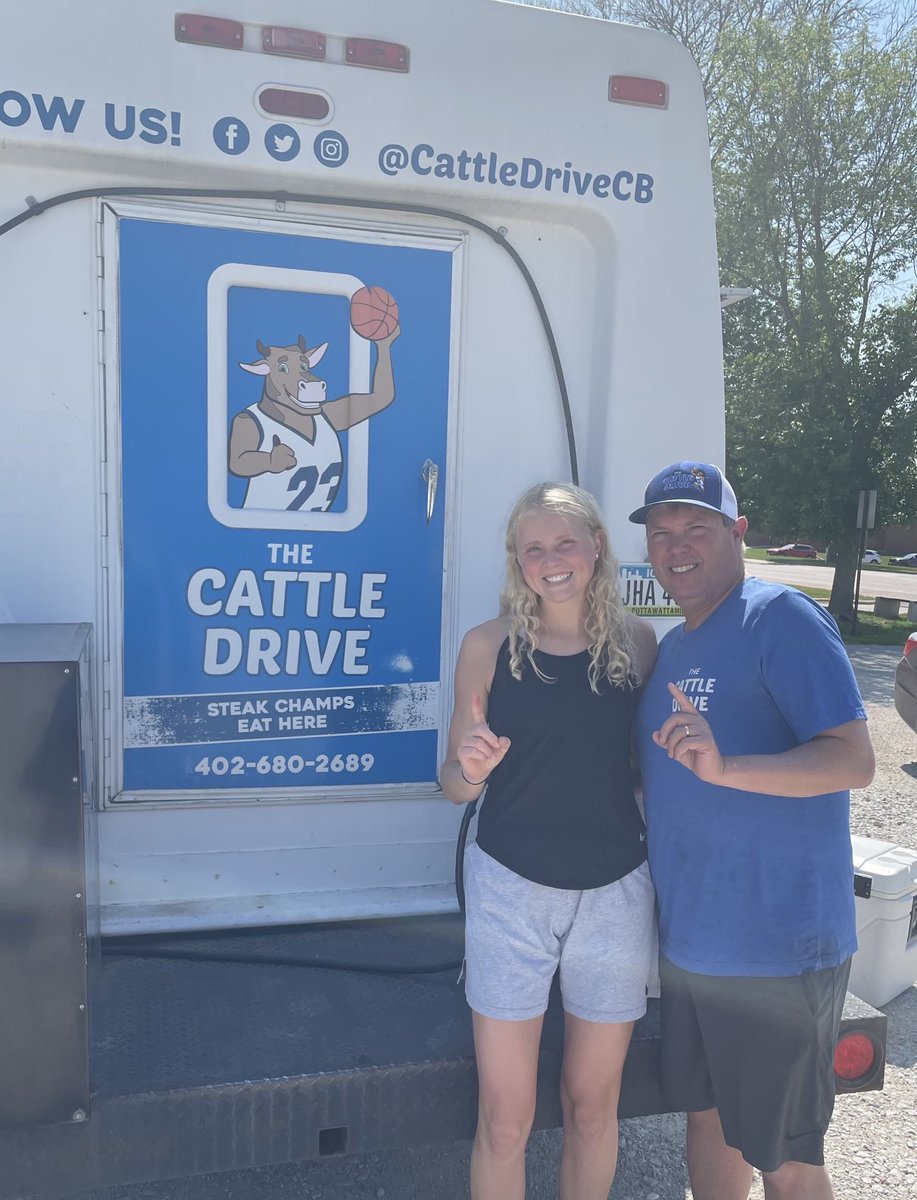 CattleDriveCB's tweet image. ⁦@TreynorNation⁩'s latest State Champ stopped by for Cattle Drive!
#SteakChampsEatHere ⁦@clara_teigland⁩