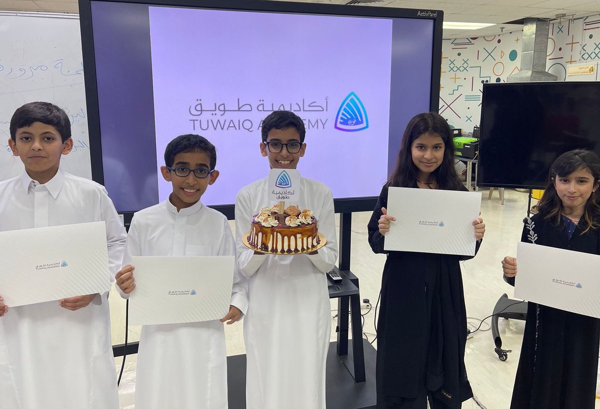 fablabjubail's tweet photo. صور من ختام معسكر ( #الامن_السيبراني للناشئين ) الذي أقيم على مدى (4) أسابيع بحضور (21 ناشئ) بالتعاون مع #أكاديمية_طويق، حيث يهدف المعسكر لتعريف فئة الناشئين على الوحدات الأساسية في الأمن السيبراني وأنواع التصيد الاحتيالي والهندسة الاجتماعية. https://t.co/2N9xQRqvAp