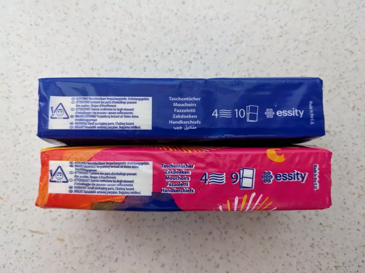__Eule__'s tweet photo. Als Allergiker hat man es ja auch so schon nicht leicht.
Und TROTZDEM nimmt man mir noch ein Taschentuch aus der gleichgroßen Verpackung! https://t.co/pZdePII9Gw