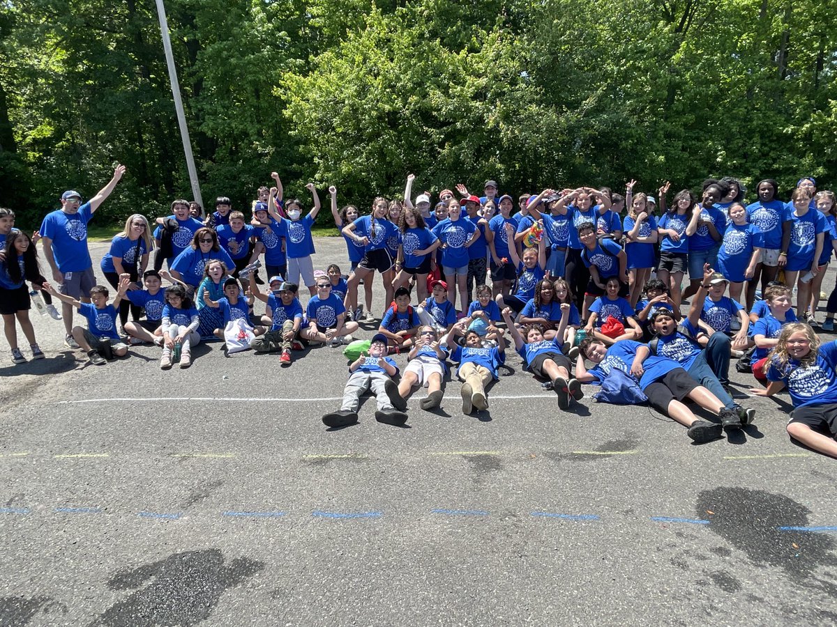 OBPSMemorial's tweet photo. THE FABULOUS FIFTH GRADE 💛🐾💙⁦@MemorialPTA⁩ ⁦@OldBridgeTPS⁩ https://t.co/ELySJPgN2u