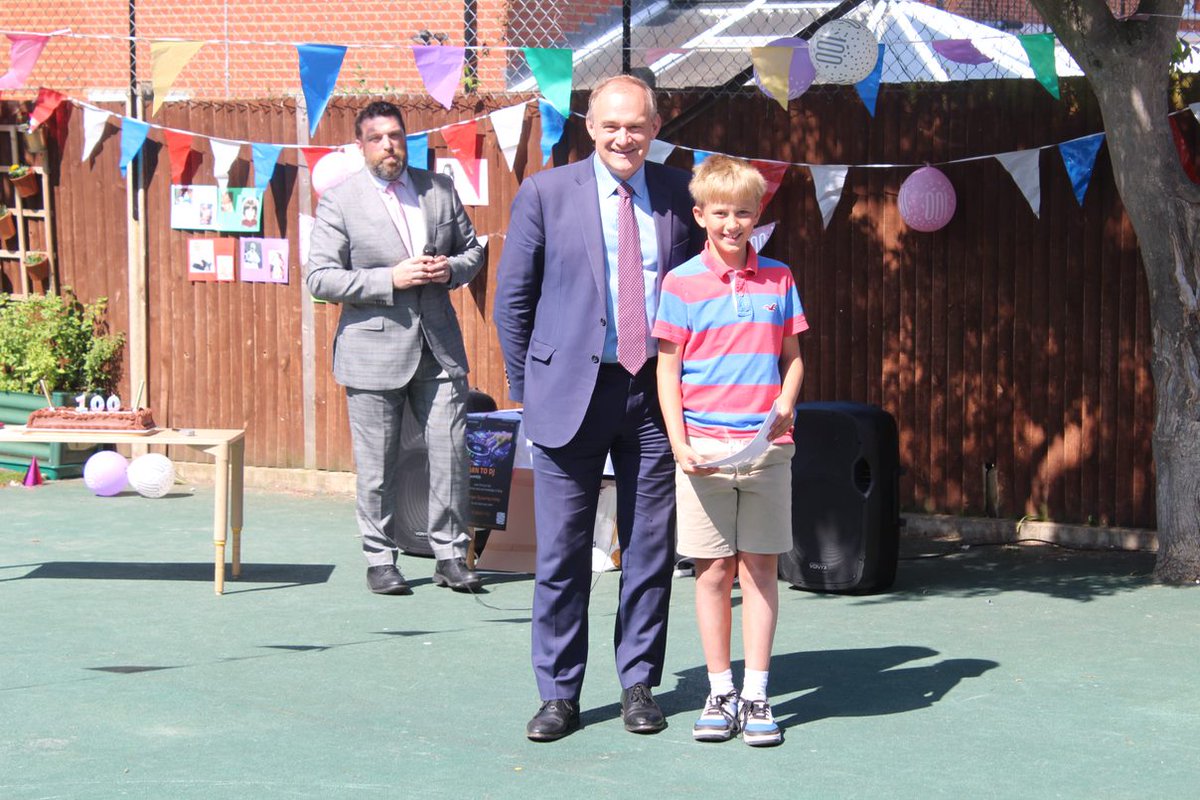 🎉🎂 Honoured to have <a href="/EdwardJDavey/">Ed Davey</a> MP join us at The Study School for our 100th Birthday! His passion for education inspired our students &amp; made our milestone celebration even more special. Thank you for your support! 🙌🏼🎓 #StudySchool100 #SirEdDaveyVisits #NewMalden