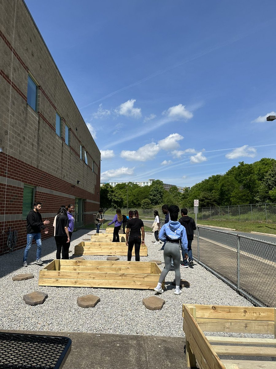 jdawgboyce's tweet image. Our project, Freedom Native Garden, @FreedomHS_PWCS received funding from the #AWSInCommunities Northern Virginia Sustainability Fund, supported by AWS! Students have been working hard and we are making great progress! @FHSPRINCSMITH @KPWB_org @PWCSEnergyTeam @PWCSNews