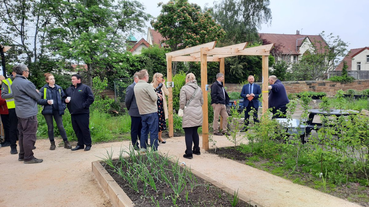greenspacetrust's tweet image. Celebrations as we all officially open the Gilmerton Community Centre Garden , worth all the hard work from everyone! What a lovely morning with @IanMurrayMP  &amp;amp; @lezleymarion cutting the ribbon! . Huge thanks to everyone! 🥳 #workingtogether #communitygarden #Wellbeing