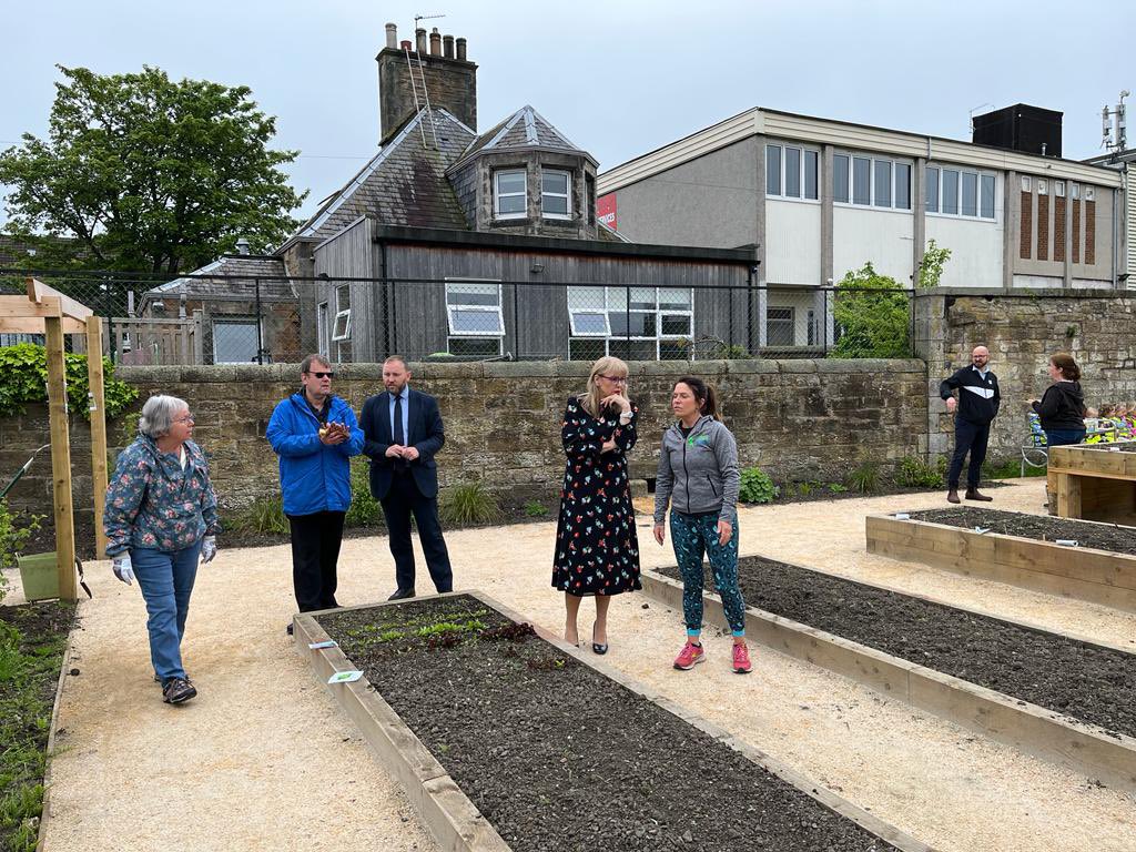 greenspacetrust's tweet image. Celebrations as we all officially open the Gilmerton Community Centre Garden , worth all the hard work from everyone! What a lovely morning with @IanMurrayMP  &amp;amp; @lezleymarion cutting the ribbon! . Huge thanks to everyone! 🥳 #workingtogether #communitygarden #Wellbeing