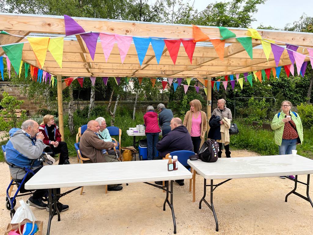 greenspacetrust's tweet image. Celebrations as we all officially open the Gilmerton Community Centre Garden , worth all the hard work from everyone! What a lovely morning with @IanMurrayMP  &amp;amp; @lezleymarion cutting the ribbon! . Huge thanks to everyone! 🥳 #workingtogether #communitygarden #Wellbeing